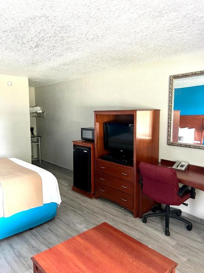 Rodeway Inn レイク・ウェルス エクステリア 写真