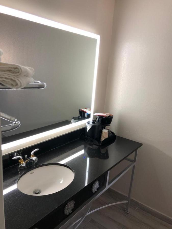 Rodeway Inn レイク・ウェルス エクステリア 写真