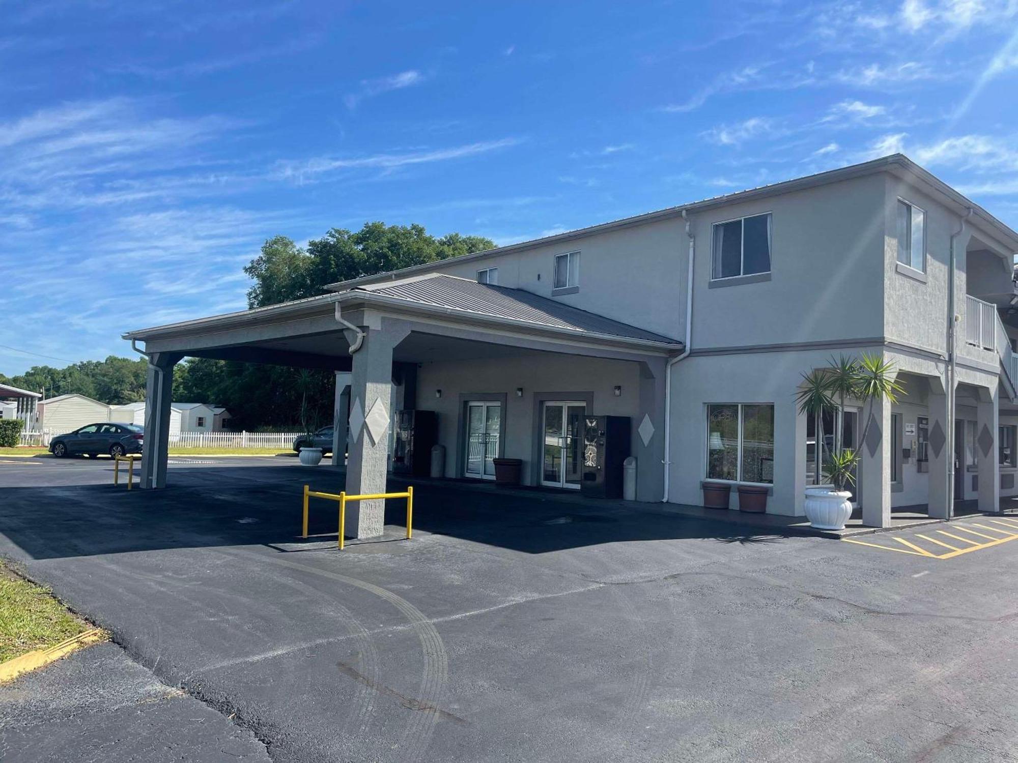 Rodeway Inn レイク・ウェルス エクステリア 写真